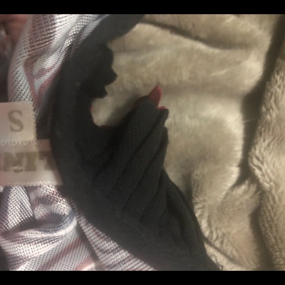 Size S LINDI tunic style black and red top - Picture 11 of 13